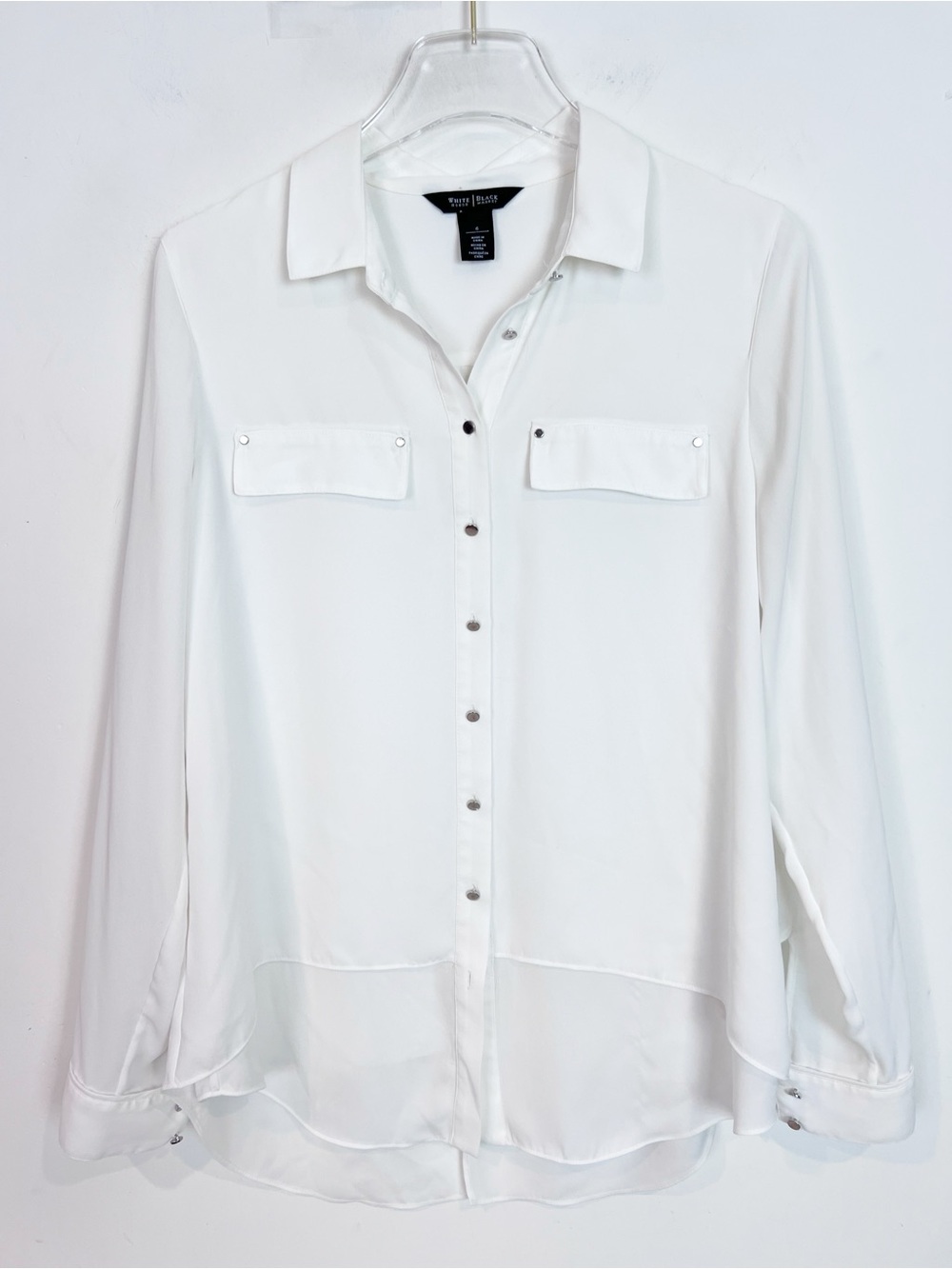 WHITE HOUSE BLACK MARKET WHITE BLOUSE WITH SILVER BUTTONS SZ 6
